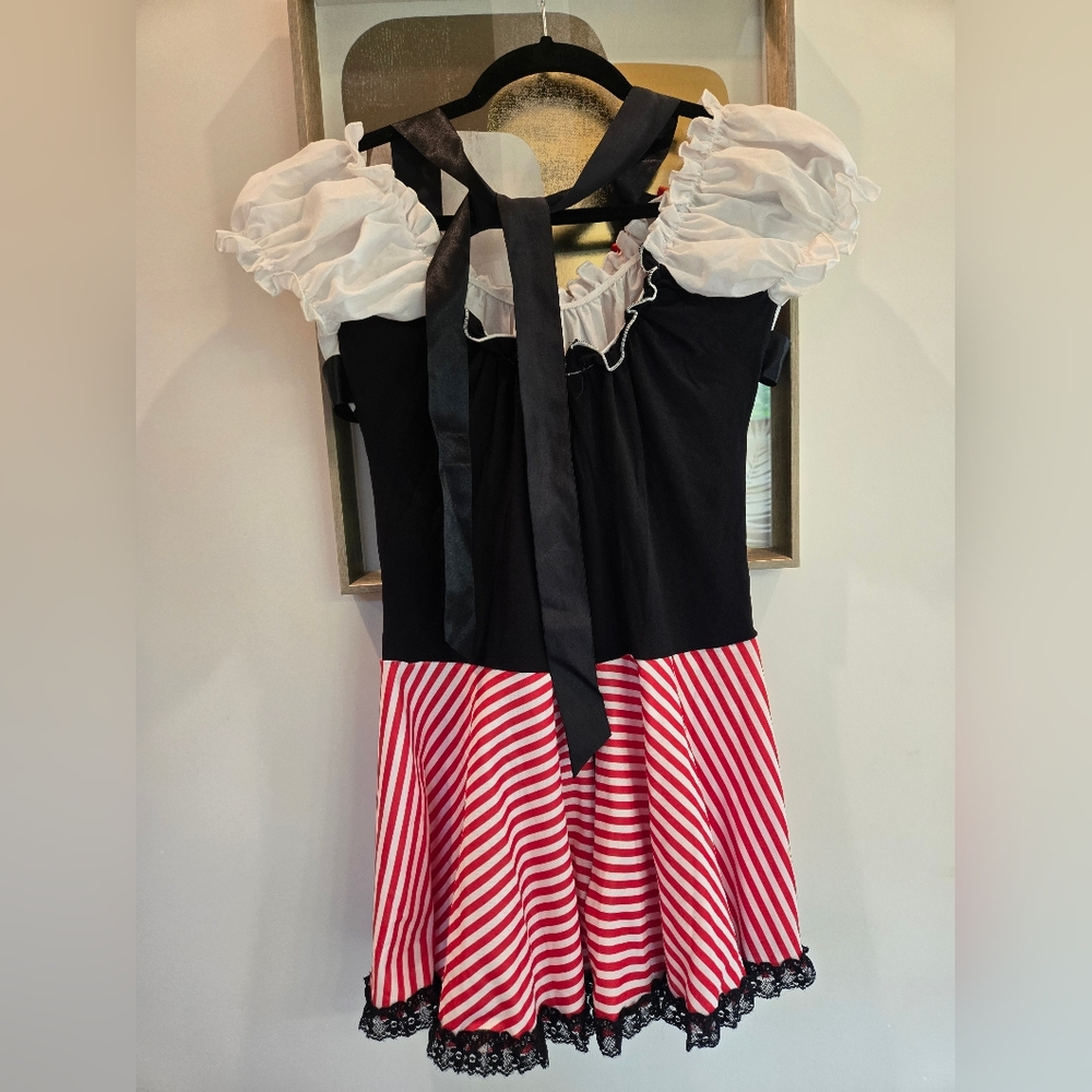 Sexy Pirate Costume - Picture 2 of 5